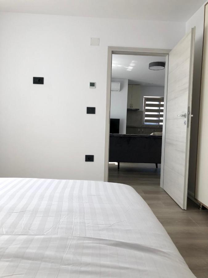 Modern And New Apartments In North Of Timisoara - Pnm Residence Uisenteş Exterior foto